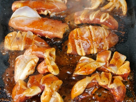 Мариновани и изпечени калмари на скара - снимка на рецептата Мариновани и изпечени калмари на скара - снимка на рецептата